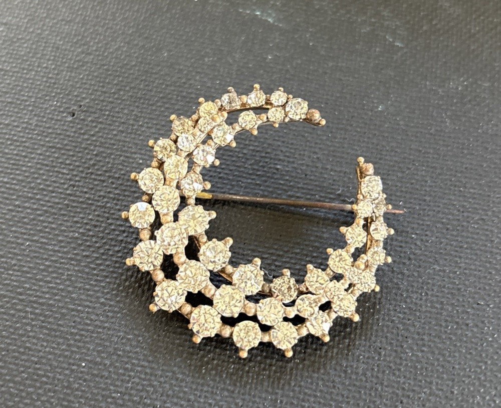 VINTAGE Crescent Moon BROOCH With Rhinestones Gold Tone 1-1/2” Beautiful Piece