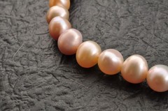 Off-round shape freshwater pearls necklace (440mm(17.3in) 212.5ct) “GEM REPORT”.