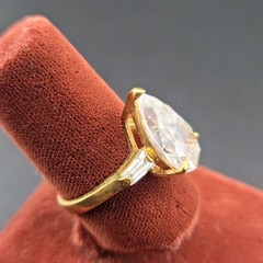 Vtg Sz 7 Ring Lg Teardrop Pear 2 Baguette Cubic Zirconia 18KGE Fashion Jewelry
