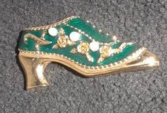 Signed JJJ Shoe Pin Gold Tone Green Faux Pearls