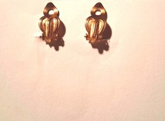 Vintage Rhinestones Goldtone Dangle Drop Pearl. Clip On Earrings