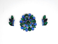 VINTAGE 60’S BLUE/GREEN RHINESTONE SILVER TONE JEWELRY BROOCH/PIN & EARRINGS SET