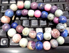 Vtg ESTATE JEWELRY Multicolor Polished Stone Large Bead Barrel Clasp Necklace