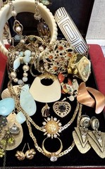 Vintage Estate Costume Jewelry Lot ! MONET, TRIFARI and more!
