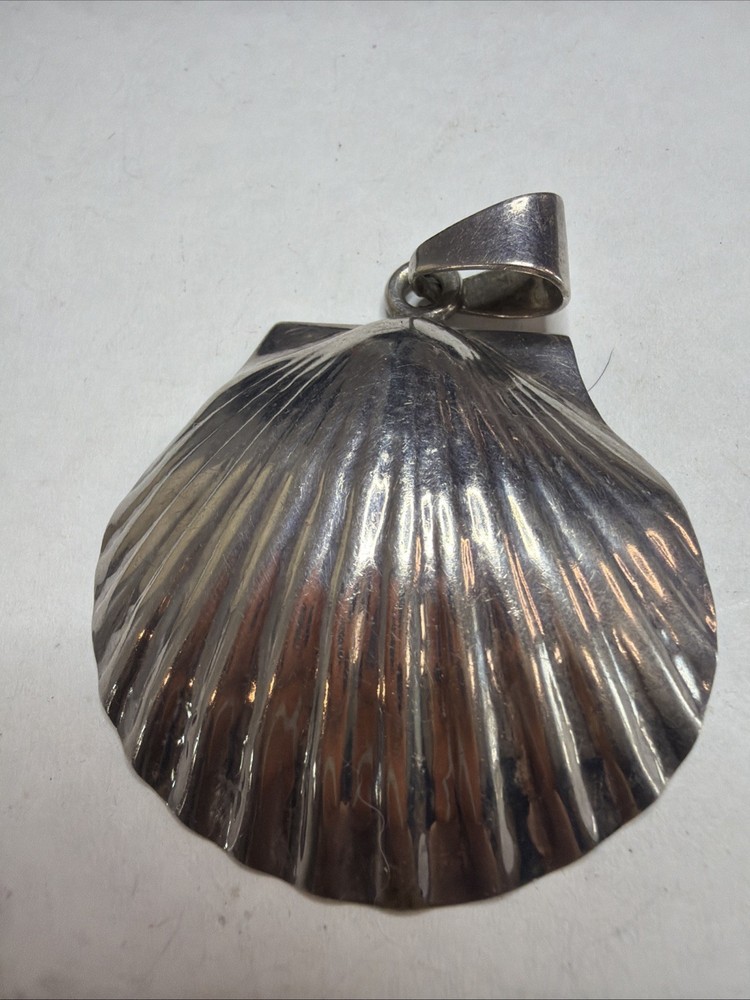 Vintage Sterling Silver Scallop Sea Shell Pendant C50