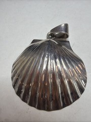 Vintage Sterling Silver Scallop Sea Shell Pendant C50