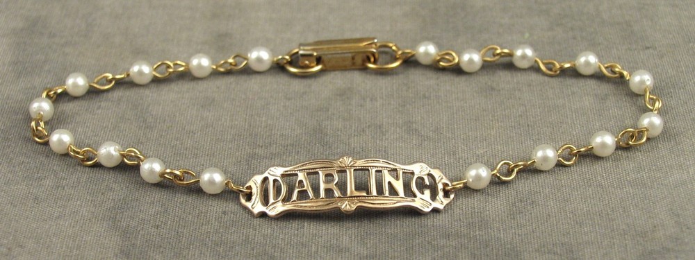 Vtg 1960s DARLING Plaque FAUX PEARL LINK BRACELET NOS Sweetheart Jewelry 8.25″