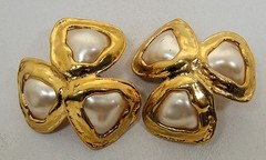 Rare Chanel 29 Made in Paris Freeform Baroque 3 Stone Gripoix Pearl Earrings