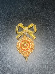 Art Brand Brooch Enamel Ribbon Bow With Christmas Ball Gold Tone