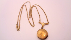 Vintage Gold-Filled Round Photo Locket & Chain Necklace