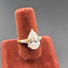 Vtg Sz 7 Ring Lg Teardrop Pear 2 Baguette Cubic Zirconia 18KGE Fashion Jewelry