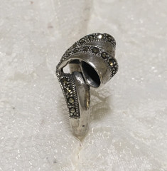 Vintage Sterling Silver Ring Womens Sz 8.25 Ribbon Bow design Marcasite Accents
