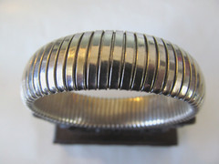 VINTAGE WIDE SILVER PLATED COIL DESIGNED STRETCHABLE SLIP ON BANGLE BRACELET