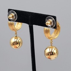 Vintage Monet Textured Hoop Pierced Earrings Gold Plated Dangle Ball 1.5″