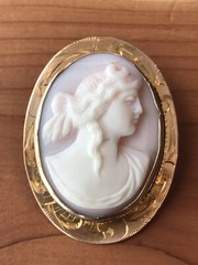 Antique Victorian 10K Yellow Gold Cameo Carved Shell Ornate Edge Brooch Pin