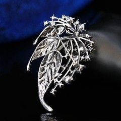 Vintage Luxury Hollow-Out Leaf Brooch Rhinestone Alloy Corsage Pin for Women