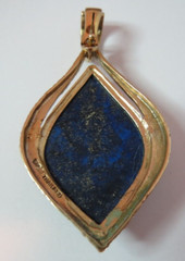 VINTAGE LADIES TEAR SHAPE GOLD TONE WITH BLUE LAPIS STONE PENDANT