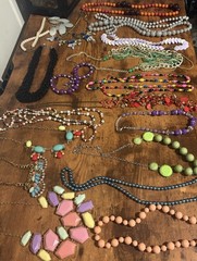 Over 9 Pounds Of Over 71 Individual Necklaces That Are Mostly Beaded And Vintage