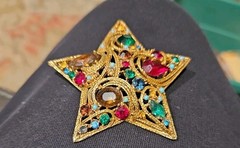 La Roco 1950s Star Brooch Colorful Gold Tone Rhinestones Textured Gold Plate