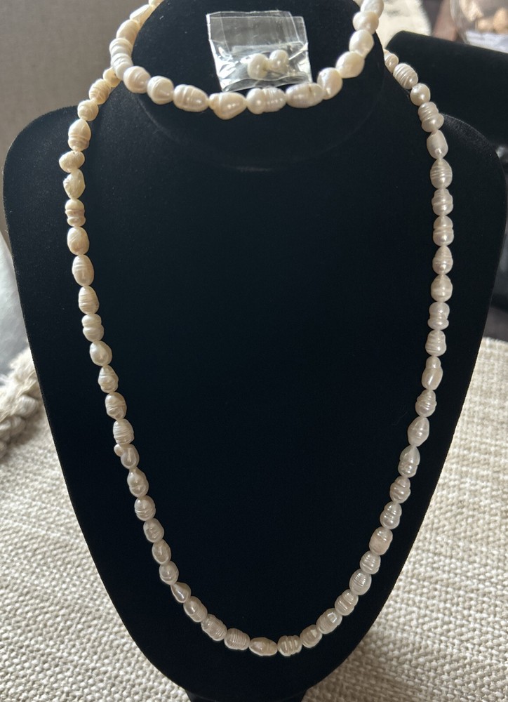 VTG JCP Faux Pearl Shell Bracelet Earrings 22”Necklace Set/ With Box