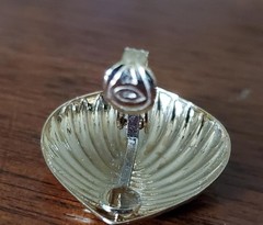 Vintage 1980s 1990s Goldtone Leaf Shaped Clip Earrings