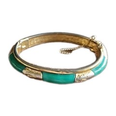 Vintage Apple Green Faux Jade Hinged Clamper Bracelet Bangle Estate find Chain