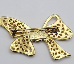 AAI Filigree Bow Jewelry Gold Tone Ribbon Pin Vintage 1990s Brooch Signed