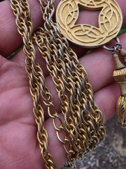 Vintage Casual Corner Gold Tone 34″ Long Chain Necklace Celtic Pendant Dangle