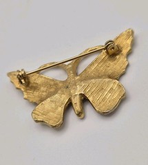 VINTAGE BROWN & YELLOW STAINED METAL CRYSTAL RHINESTONES BUTTERFLY BROOCH.