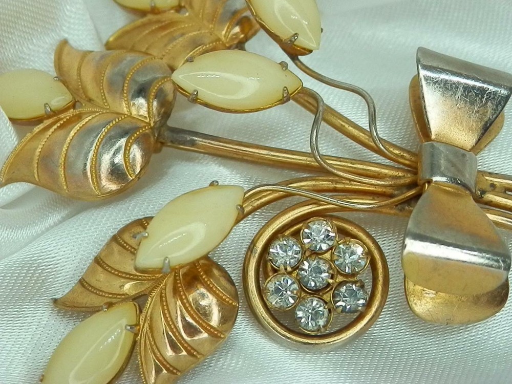 HUGE 3D Gold Plate Yellow Art Glass Flower Brooch Vintage 40’s 195JN0