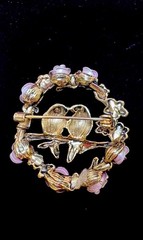 Vtg Gold Tone Birds brooch with Emerald green rhinestones and Floral Pattern