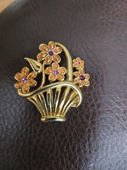 AAi Springtime Basket Of Flowers Pin/Brooch Rhinestones Filigree Gold Tone