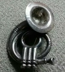 Vintage Silver Tone Pin Horn Musical Instrument