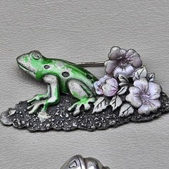 Vintage Brooch Lot Monet JJ Avon Animal Bird Frog Rhinestone 8 Pieces