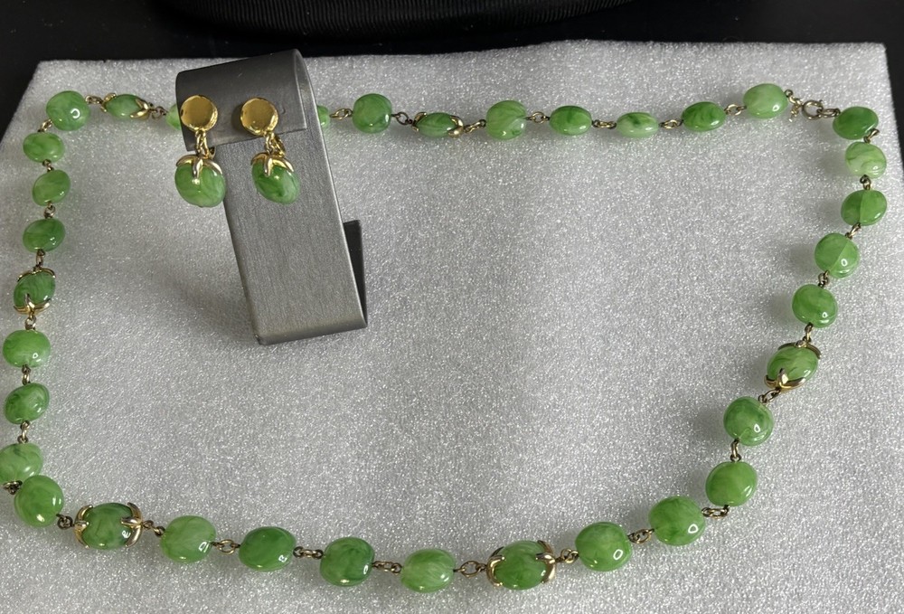 VTG Crown Trifari Marbled Green Lucite Faux Jade Gold Tone Necklace Earrings SET