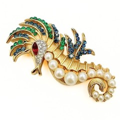 Vintage Crown Trifari Faux Pearl Rhinestone Figural Seahorse Gold Plated Brooch