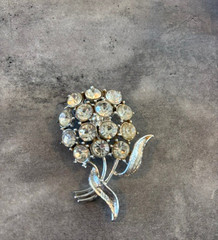 VINTAGE SILVER TONE CLEAR RHINESTONE FLOWER BOUQUET PIN BROOCH