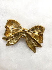 Vtg gold tone rhinestone sugar ball coated Bow Pin
