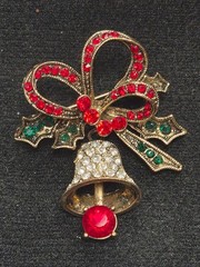 Modern Festive Rhinestone Christmas Holly Dangle Bell With Ribbon Pin / Brooch