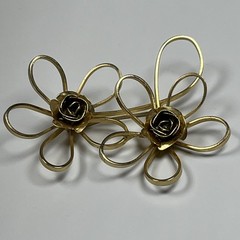 Gold Tone Metal Wire Abstract Modernist Flower Brooch Vintage 3″ X 2.4″