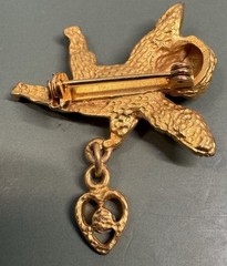 Beautiful Vintage Goldtone Angel Cherub Holding A Heart Brooch Pin