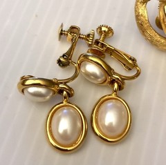 Lot Of 2 Napier Earrings Gold Tone Swirl Twist Hoop And Double Faux Pearl Clip