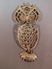 Sarah Coventry gold-toned owl pendant with black cabochon eyes.