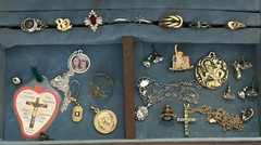 Huge Vintage Estate Costume Jewelry Lot About 125 Pieces Many Wearable