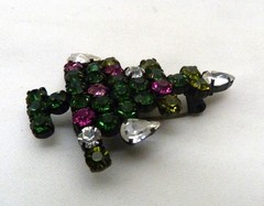 VINTAGE PRONG-SET SPARKLING PINK RED GREEN RHINESTONE CHRISTMAS TREE PIN