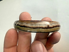 agate bangle bracelet features natural white, brown,&yellow banded striation jb1