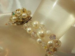 Gorgeous Vintage 1960’s Fancy Clasp Crystal Flower Faux Pearl Bracelet 836JL9