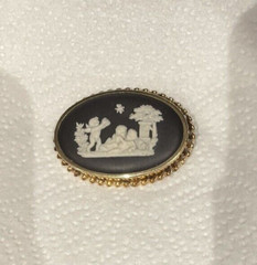 EXQUISITE!! – 2 1/4″ Vintage Oblong Wedgwood Black Cherubs Gold Filld BROOCH