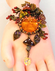 Kirks Folly Seaview Moon Autumn Harvest Mushroom Leaf Crystal Dangle Brooch Pend