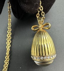 Joan Rivers Vintage Gold Tone Working Quartz Watch Pendant Necklace Bow 30″
